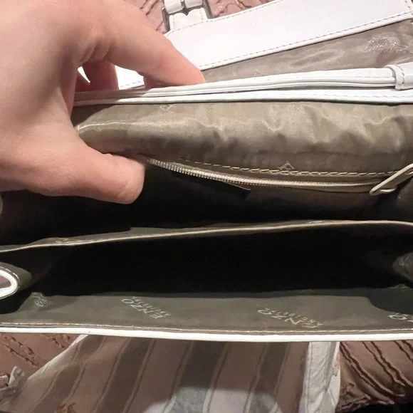 Enzo Angiolini Genuine Leather Crossbody Shoulder Bag Purse - Picture 5 of 7